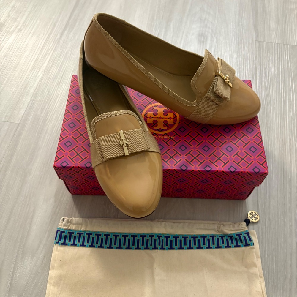 Tory Burch Gigi Patent Leather Bow Loafers Tan Beige Gold Logo Flats 10M 32944